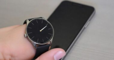Почему смарт-часы теряют связь с Android после выключения экрана телефона и что с этим делать