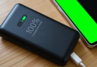 Power Bank показывает 100% заряда, но выключается через несколько минут: почему так происходит и что с этим делать